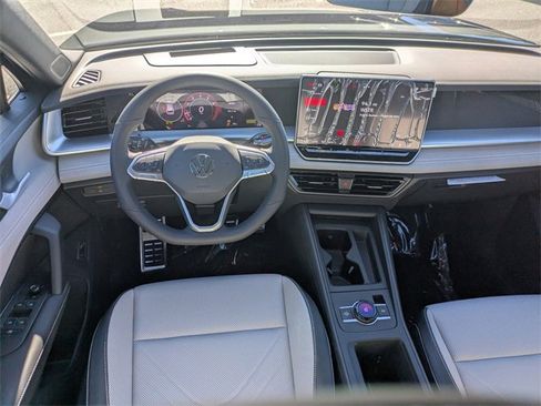 New 2026 Volkswagen Tiguan SE R-Line image 17