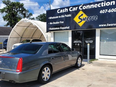 Used 2006 Cadillac DTS w/ Trunk Convenience Package image 11
