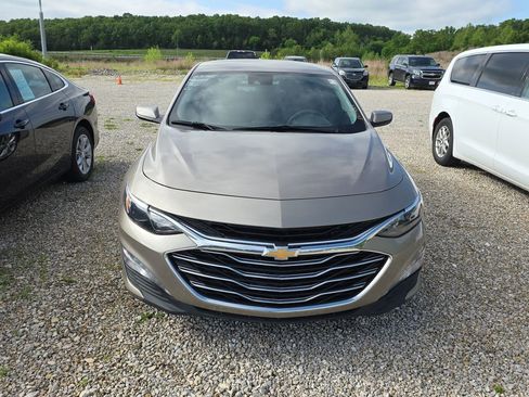 Used 2025 Chevrolet Malibu LT FWD image 2