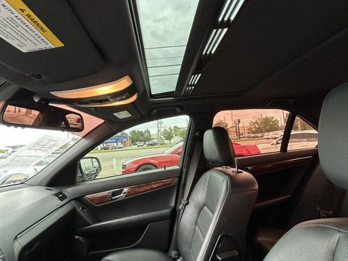 Used 2009 Mercedes-Benz C 300 Sedan image 14