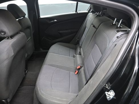 Used 2018 Chevrolet Cruze LT w/ Convenience Package image 27