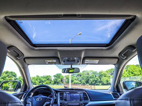 Used 2015 Toyota Highlander XLE AWD/4WD image 6