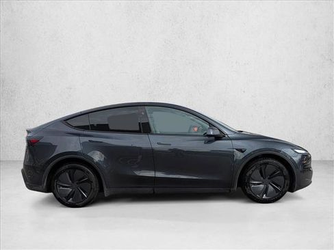 Used 2026 Tesla Model Y AWD image 4