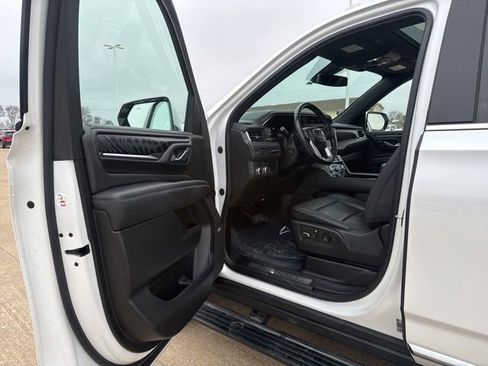 Used 2022 GMC Yukon XL Denali image 9