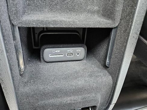 Used 2016 Chrysler 300 C RWD image 34