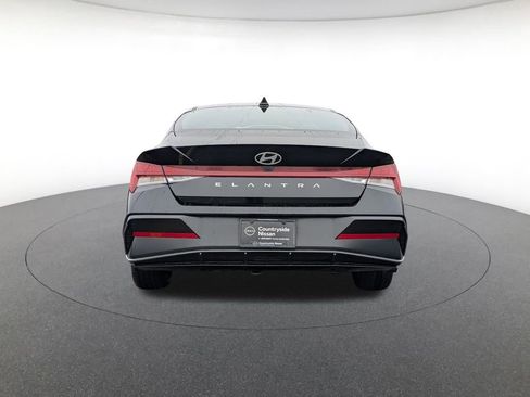 Used 2025 Hyundai Elantra SEL FWD image 6
