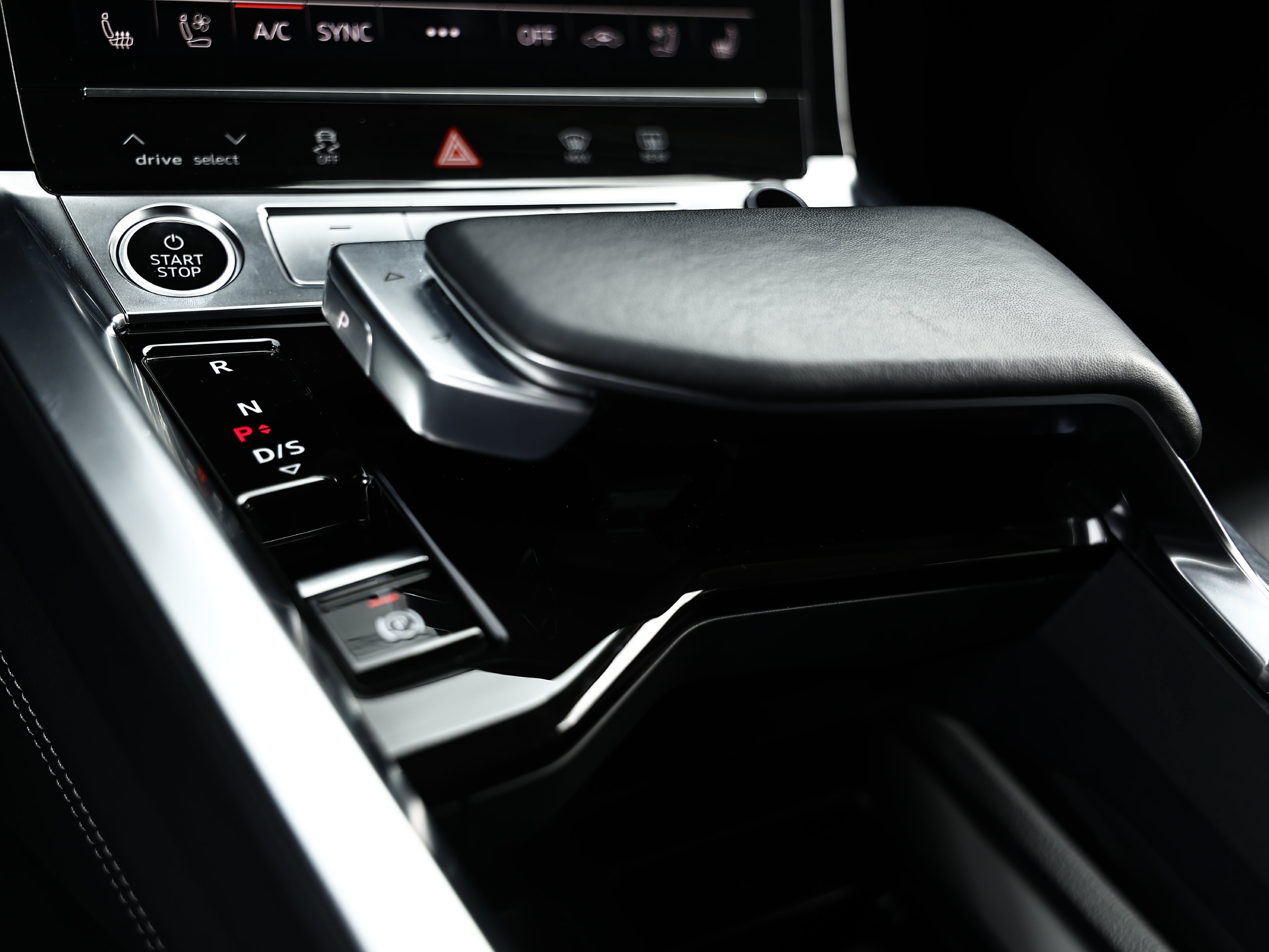 Used 2024 Audi Q8 e-tron Premium Plus w/ Premium Plus Package AWD/4WD image 40