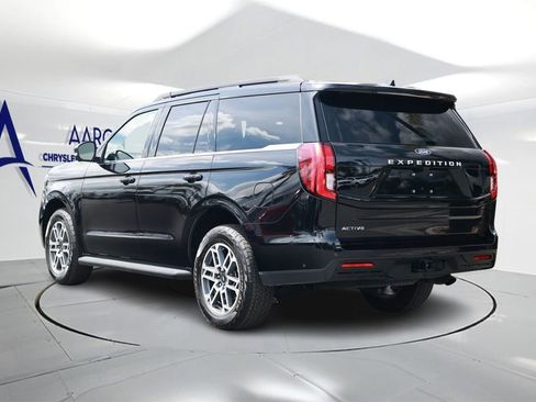 Used 2025 Ford Expedition Active AWD/4WD image 2