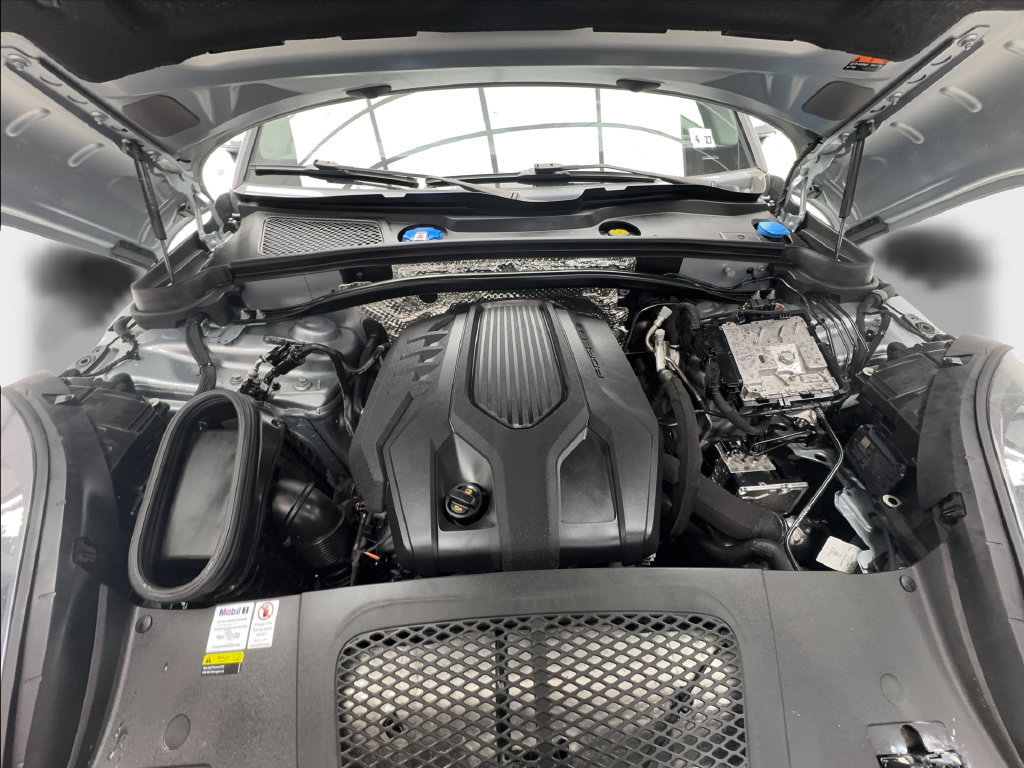 Used 2022 Porsche Macan AWD/4WD image 20