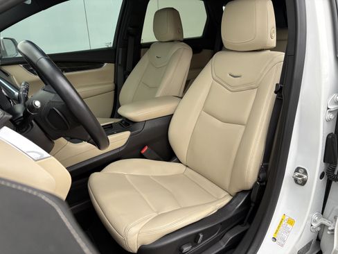 Used 2018 Cadillac XT5 FWD image 11