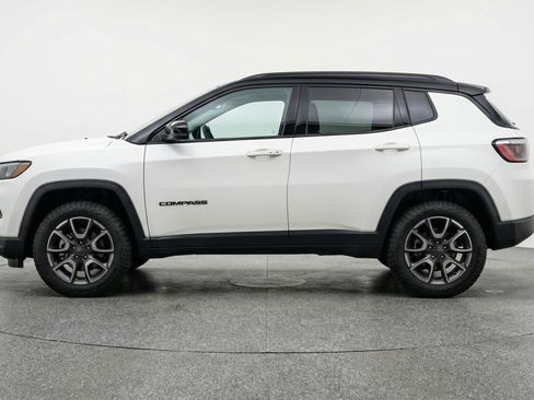 Used 2025 Jeep Compass Trailhawk AWD/4WD image 5