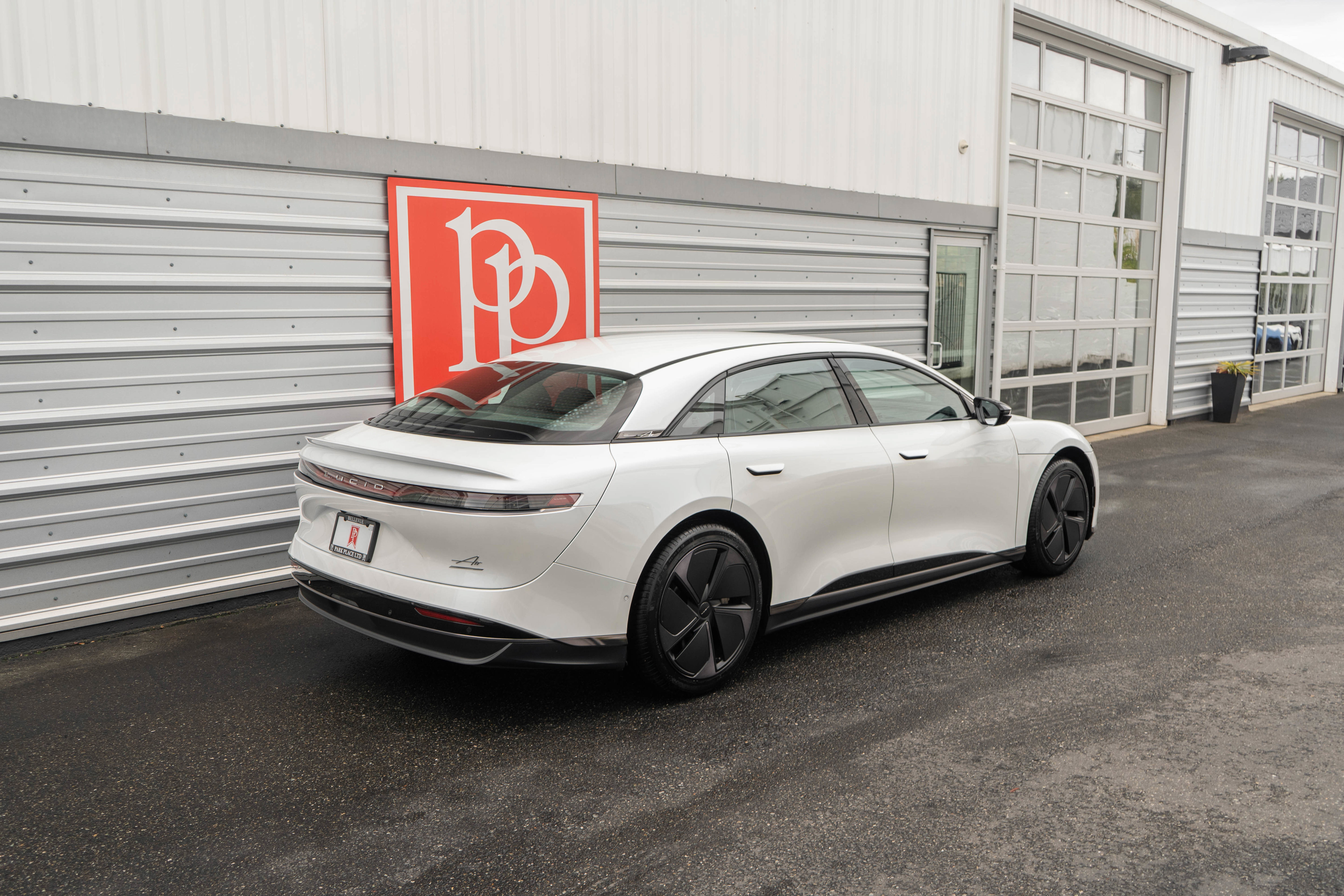 Used 2024 Lucid Air Touring AWD/4WD image 38