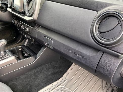 Used 2019 Toyota Tacoma TRD Off-Road image 19