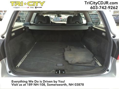 Used 2010 Volvo V70 3.2 image 25