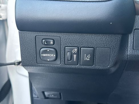 Used 2018 Toyota RAV4 XLE image 32