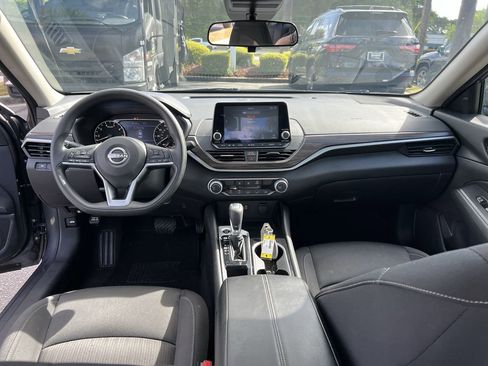 Used 2024 Nissan Altima 2.5 SV FWD image 31