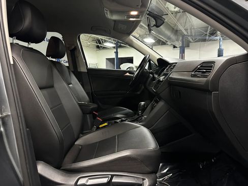 Used 2018 Volkswagen Tiguan SE image 23