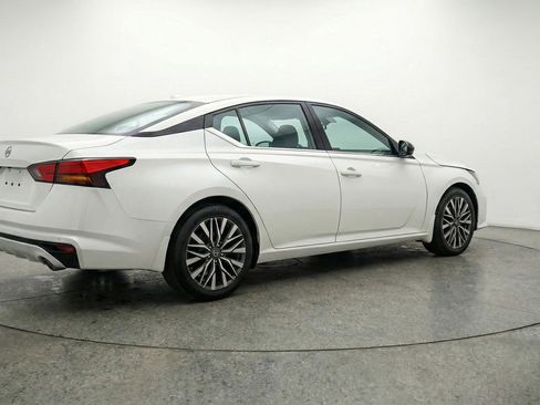 Used 2025 Nissan Altima 2.5 SV image 7