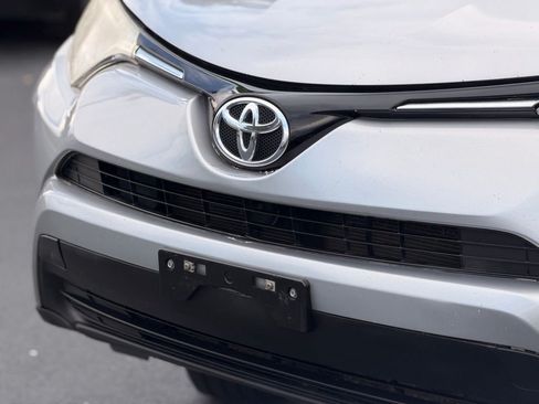 Used 2016 Toyota RAV4 LE AWD/4WD image 10