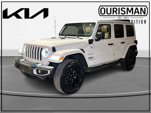 Used 2022 Jeep Wrangler Unlimited Sahara w/ Cold Weather Group image 2