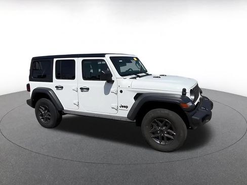 Used 2025 Jeep Wrangler Unlimited Sport AWD/4WD image 2