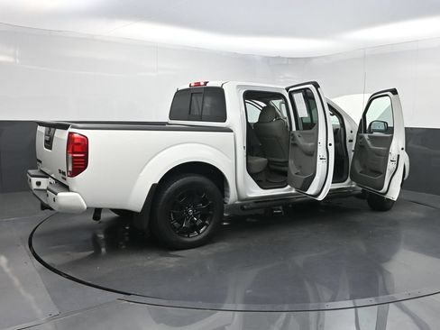 Used 2020 Nissan Frontier SV w/ Midnight Edition Floor Mats AWD/4WD image 35