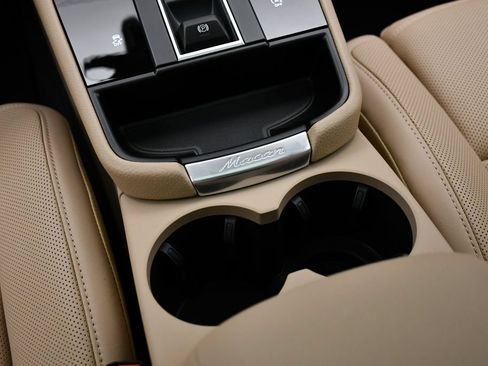 Certified 2026 Porsche Macan Turbo AWD/4WD image 32