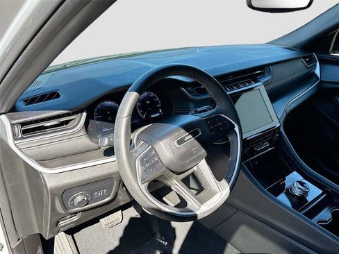 Used 2024 Jeep Grand Cherokee L Laredo image 9