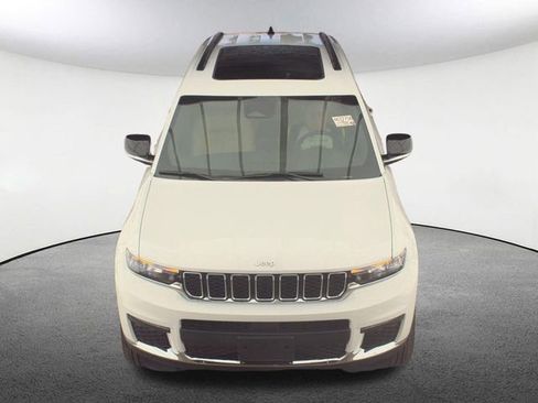Used 2024 Jeep Grand Cherokee L Limited AWD/4WD image 2