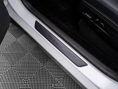 Used 2026 Tesla Model Y Long Range image 15