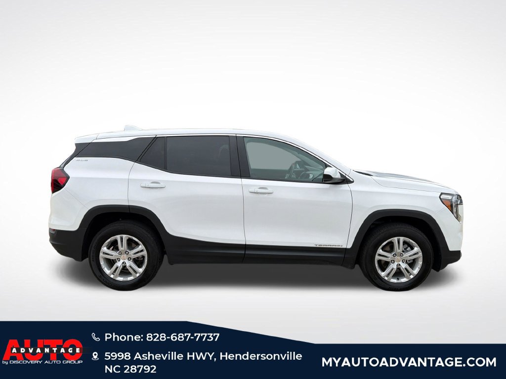 Used 2024 GMC Terrain SLE AWD/4WD image 3