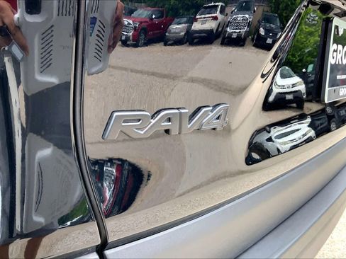 Used 2025 Toyota RAV4 XLE w/ Convenience Package FWD image 31