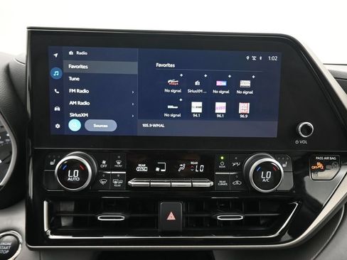 Used 2023 Toyota Highlander XLE FWD image 20