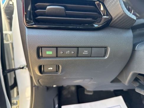 Used 2025 Nissan Sentra SV image 13