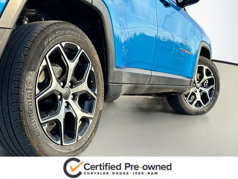 Used 2025 Jeep Compass Limited image 16