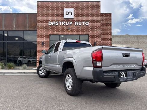 Used 2020 Toyota Tacoma SR image 4