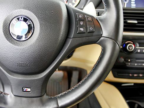 Used 2012 BMW X6 M image 26