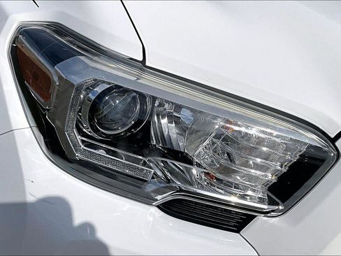 Used 2019 Toyota Tacoma TRD Off-Road image 28