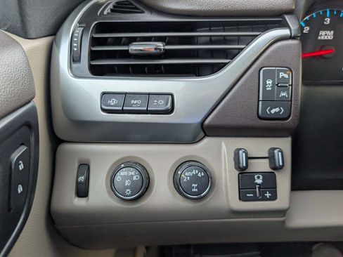 Used 2018 Chevrolet Suburban Premier image 24