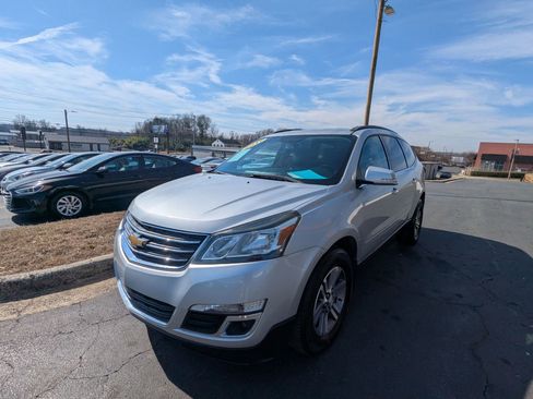 Used 2017 Chevrolet Traverse LT AWD/4WD image 3