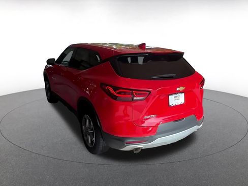 Used 2025 Chevrolet Blazer LT FWD image 11