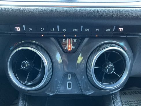 Used 2019 Chevrolet Blazer LT FWD image 17