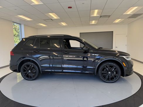 Used 2022 Volkswagen Tiguan SE R-Line AWD/4WD image 57