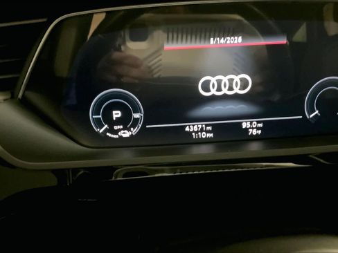 Used 2022 Audi e-tron Premium Plus AWD/4WD image 25