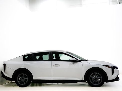 Used 2025 Kia K4 FWD image 4