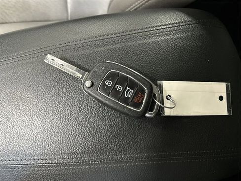 Used 2017 Hyundai Santa Fe Sport image 36