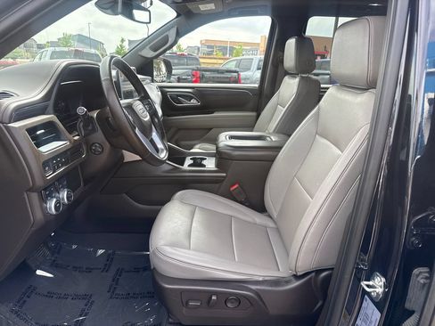 Used 2023 GMC Yukon SLT w/ SLT Premium Package AWD/4WD image 9