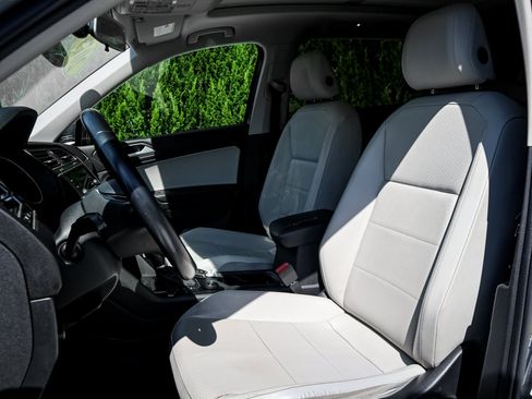 Used 2019 Volkswagen Tiguan SE w/ Panoramic Sunroof Package AWD/4WD image 17