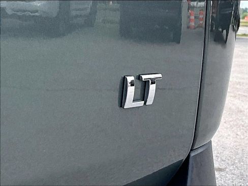 Used 2023 Chevrolet Traverse LT FWD image 9