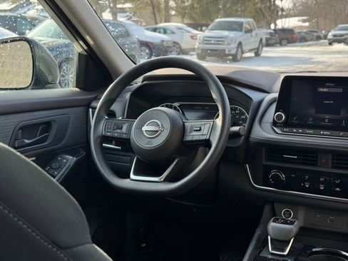 Used 2023 Nissan Rogue S image 19